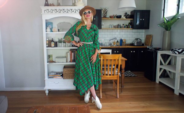 Sukienkowy płaszcz maxi wykonany z ciepłej tkaniny w zieloną kratę - Płaszcz Krata Zielona